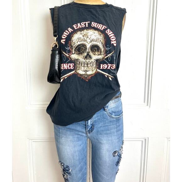 Aqua East Surfshop Grunge tank with open sleeves and skull deisgn - Picture 1 of 8